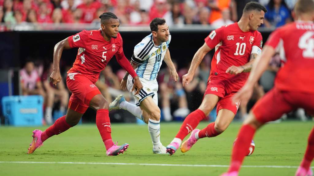 Selebrasi para pemain timnas Argentina setelah mencetak gol ke gawang Swiss di Piala Dunia 2026