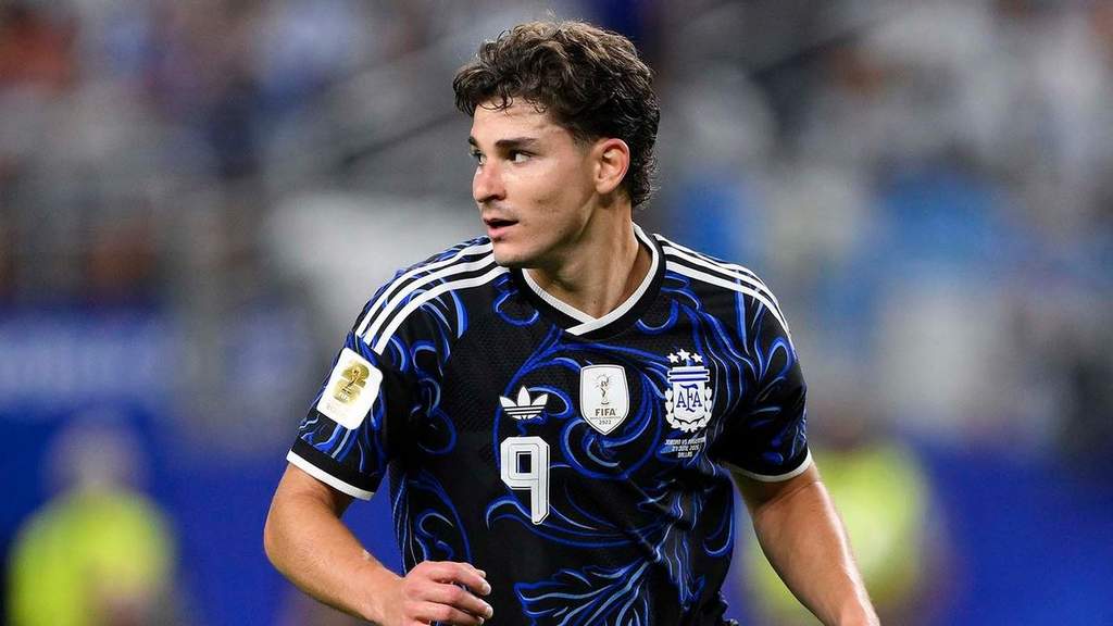 Presiden Atletico Madrid Tegaskan Julian Alvarez Tidak Akan Dijual
