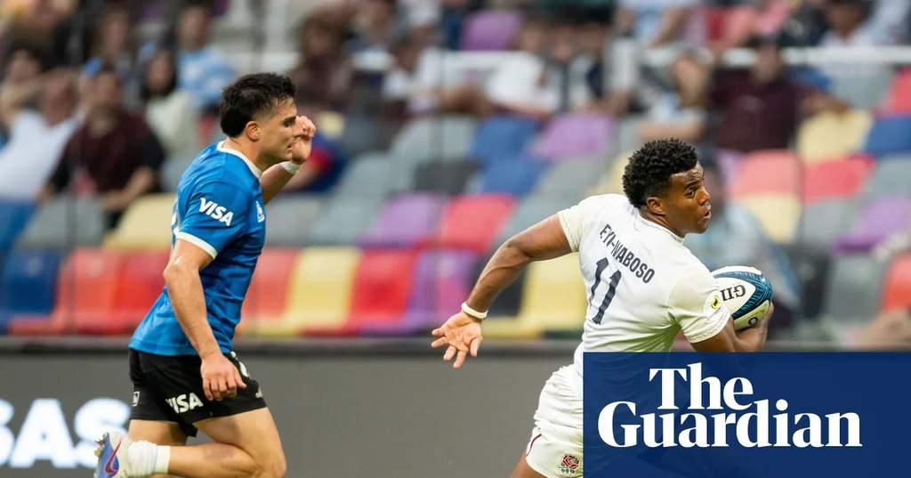 Pemain rugbi Inggris melakukan tekel krusial saat melawan Argentina di ajang Nations Championship.