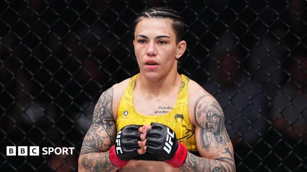 Mantan Juara UFC Jessica Andrade Beralih Jadi Kurir Makanan