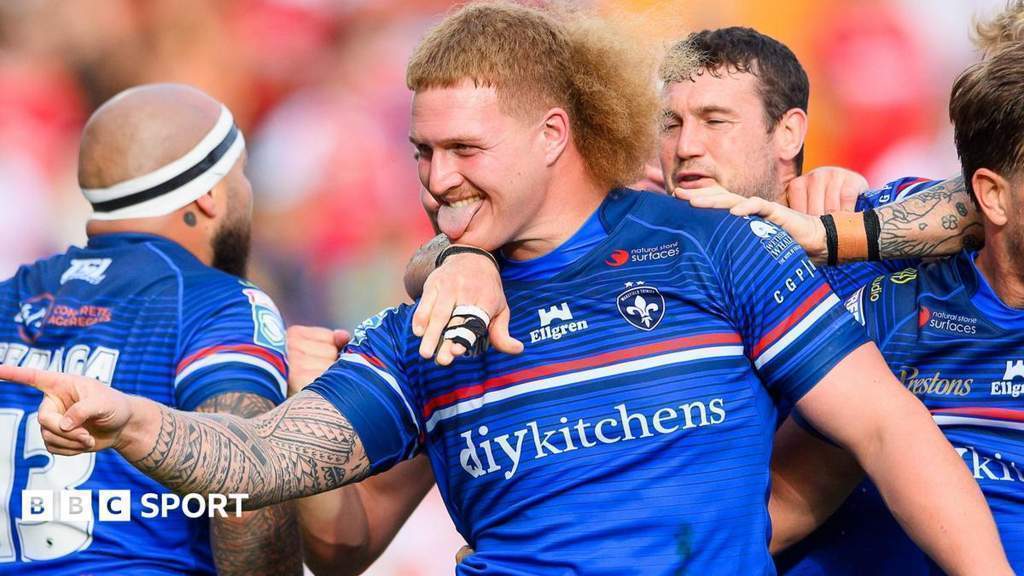Pemain Wakefield Trinity merayakan kemenangan atas Hull KR dalam lanjutan Betfred Super League