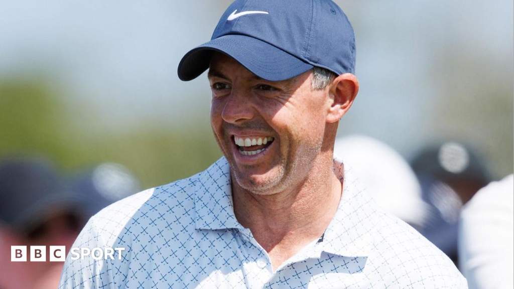 Rory McIlroy melakukan pukulan dengan penuh konsentrasi pada putaran pertama Scottish Open 2026