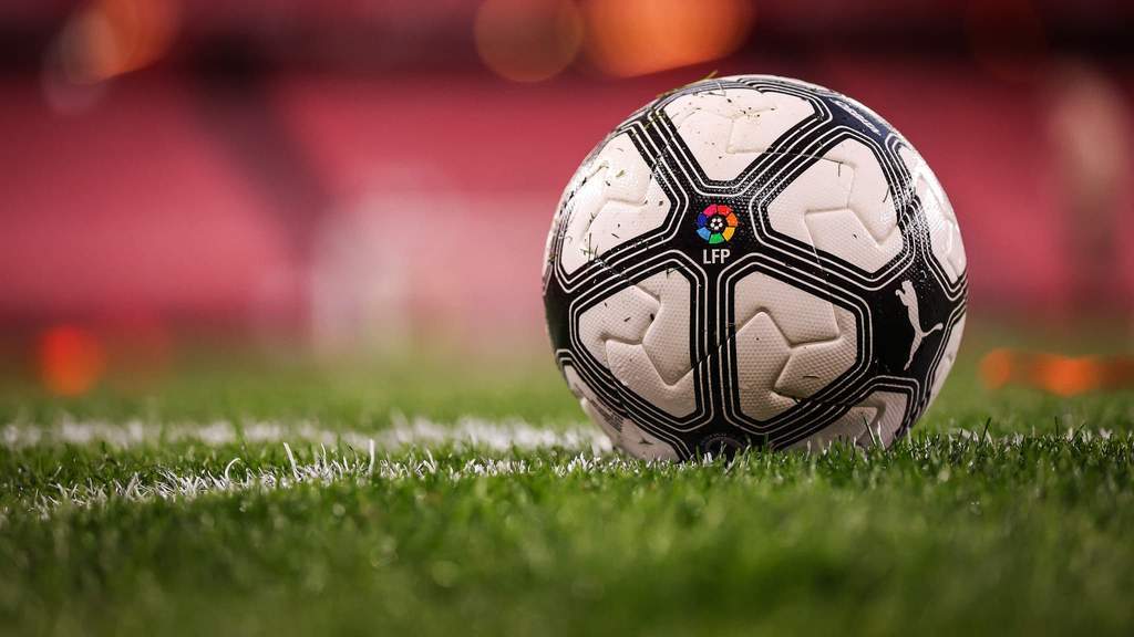 Pemain Real Madrid dan Barcelona dalam laga El Clasico di kompetisi Liga Spanyol