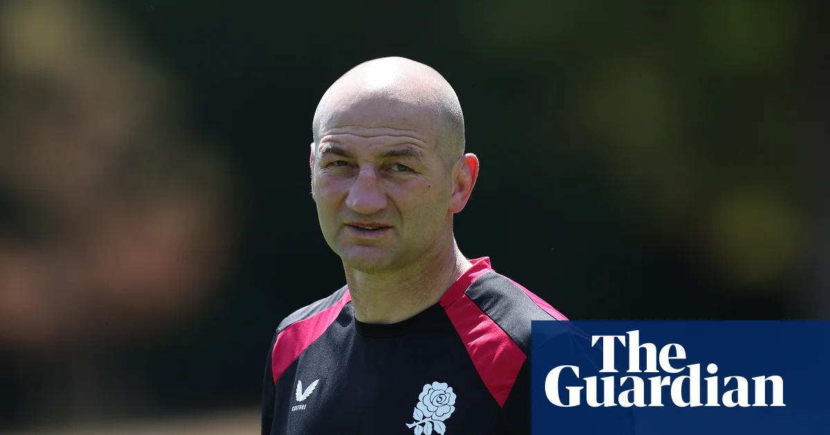 Pelatih kepala timnas rugbi Inggris Steve Borthwick saat memimpin sesi latihan jelang laga kontra Fiji