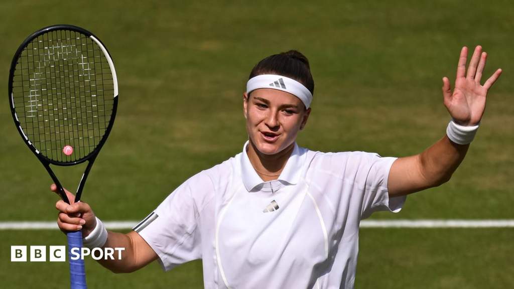 Karolina Muchova merayakan kemenangan atas Coco Gauff di semifinal Wimbledon