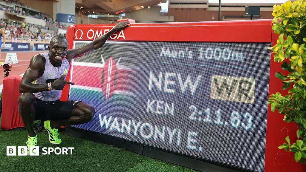 Emmanuel Wanyonyi merayakan pemecahan rekor dunia lari 1.000 meter putra di Diamond League Monako