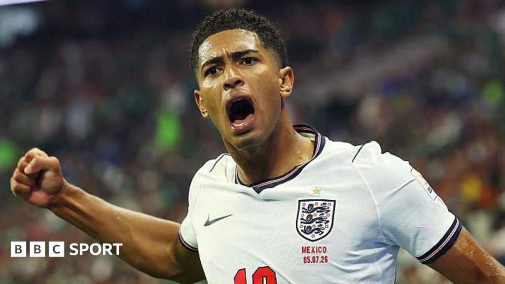 Pemain Timnas Inggris merayakan kemenangan dramatis atas Meksiko di Stadion Azteca